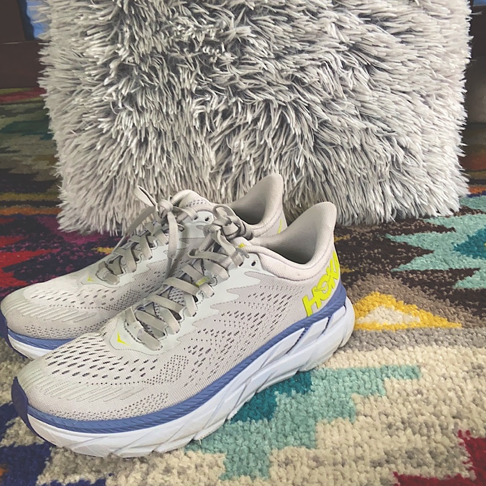 Hoka Sneakers 👟🔵🟢⚪️